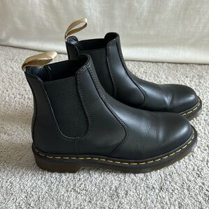 Dr. Martens Vegan 2976 Felix Chelsea Boots - W9.0